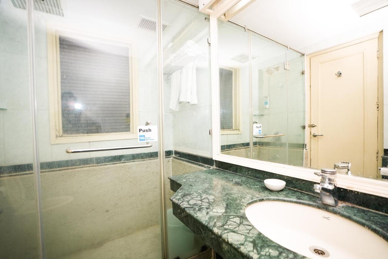 Stay Well Hotels & Homes Gurgaon Buitenkant foto